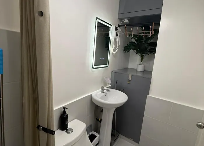 A Cozy At Victoria Sports Tower With Pool Access Walking Distance To Gma Mrt & Near Sm North Edsa Manila